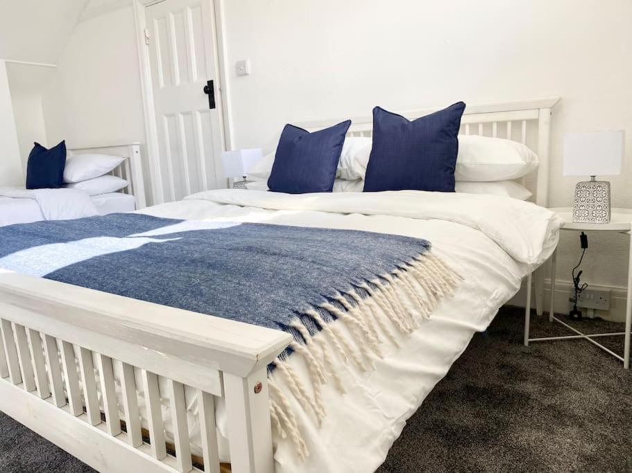 Charming Seaside Cottage In Leigh-On-Sea Southend-on-Sea Eksteriør billede