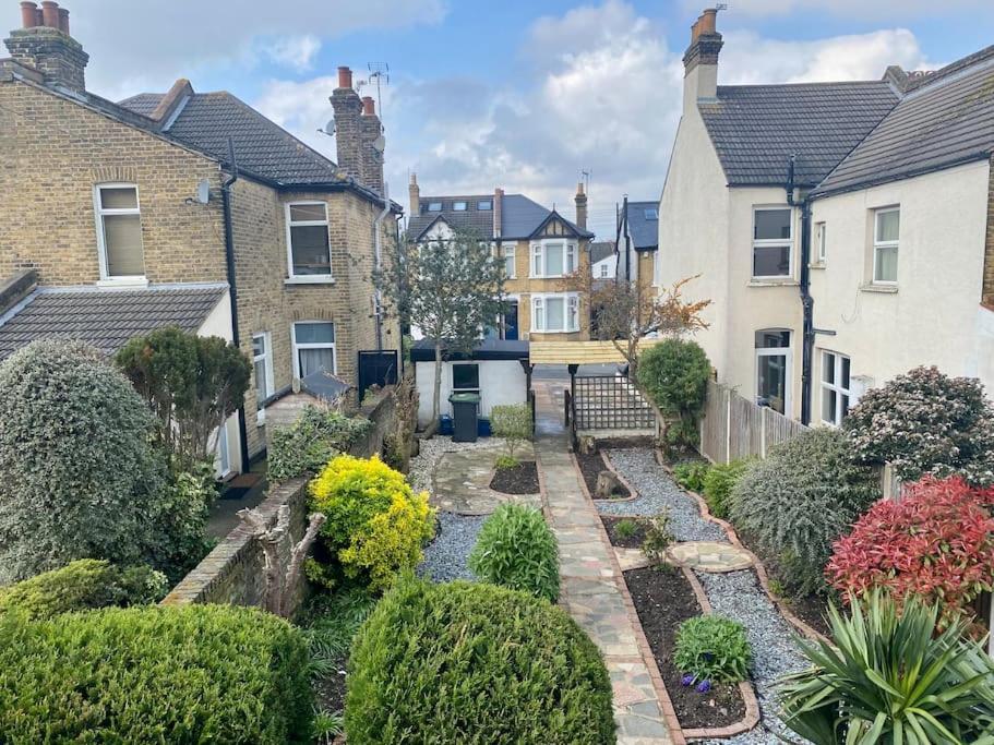 Charming Seaside Cottage In Leigh-On-Sea Southend-on-Sea Eksteriør billede