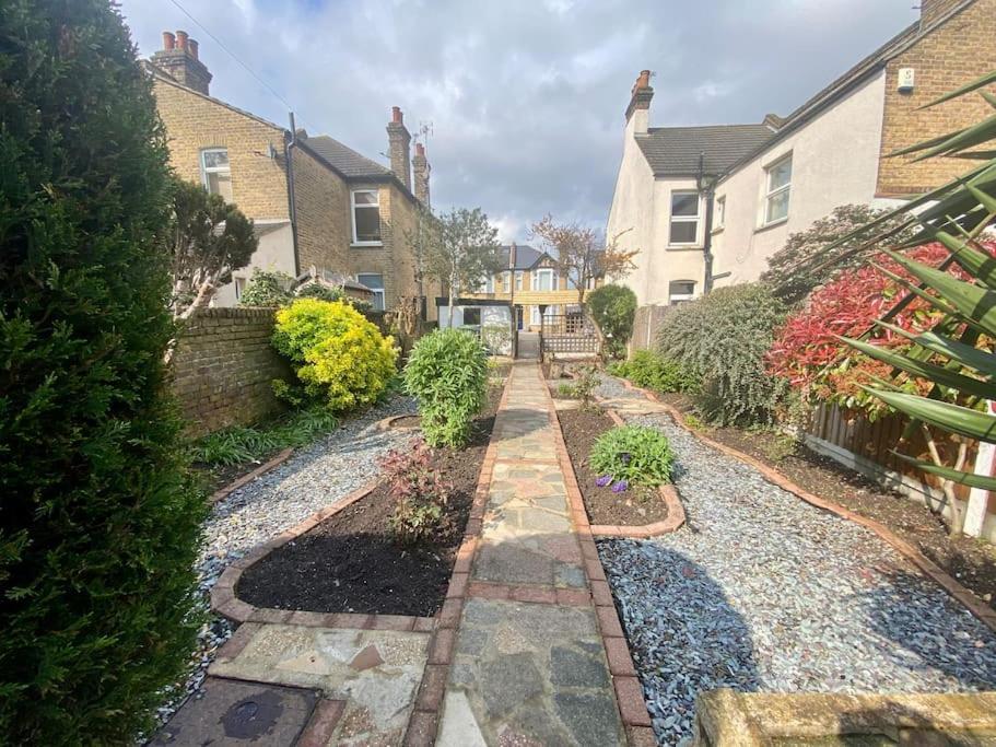 Charming Seaside Cottage In Leigh-On-Sea Southend-on-Sea Eksteriør billede