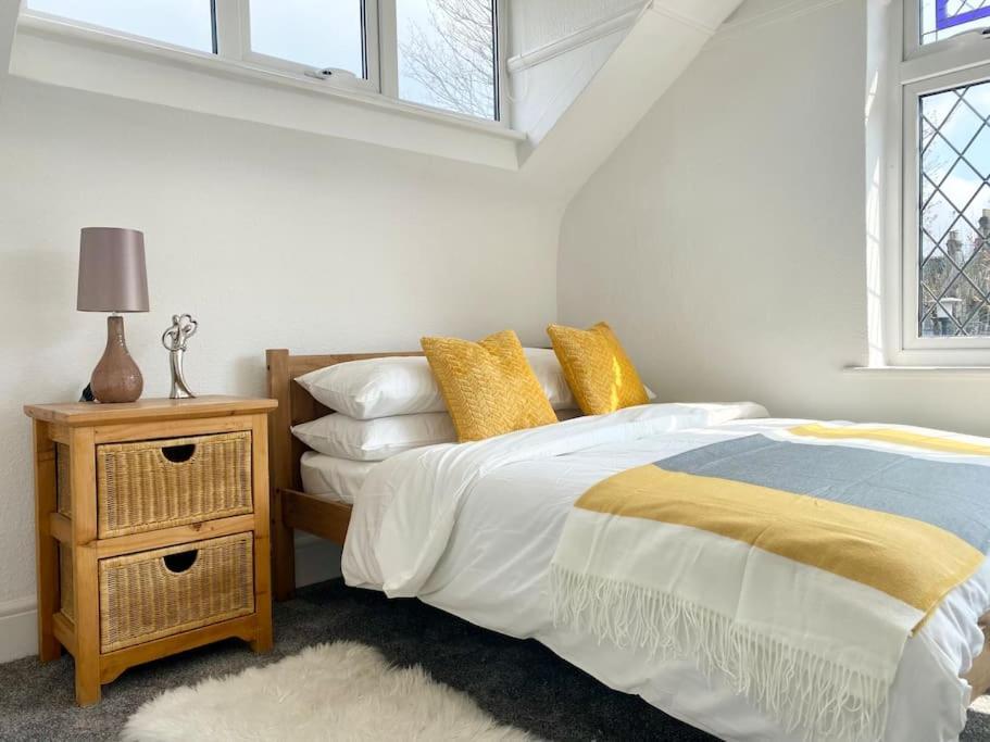 Charming Seaside Cottage In Leigh-On-Sea Southend-on-Sea Eksteriør billede