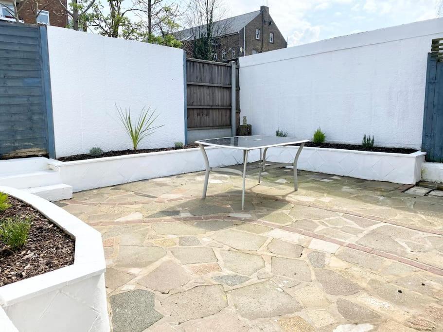 Charming Seaside Cottage In Leigh-On-Sea Southend-on-Sea Eksteriør billede